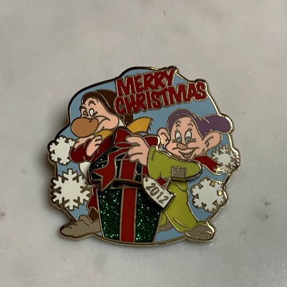 Grumpy and Dopey Merry Christmas DIsney Trading Pin - Picture 1 of 2